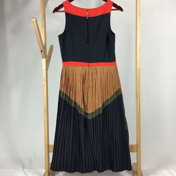 Romeo and Juliet Couture Medium Dress - Picture 4 of 8